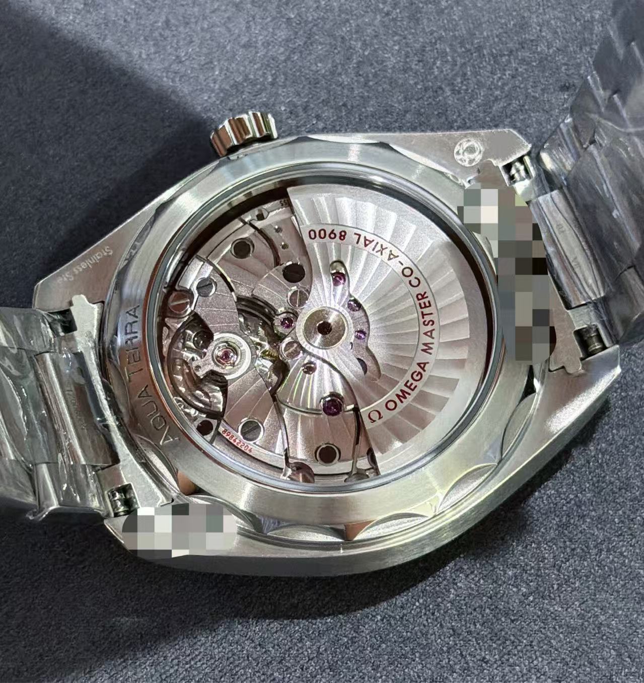 Omega 220.10.41.21.03.002 detail 2