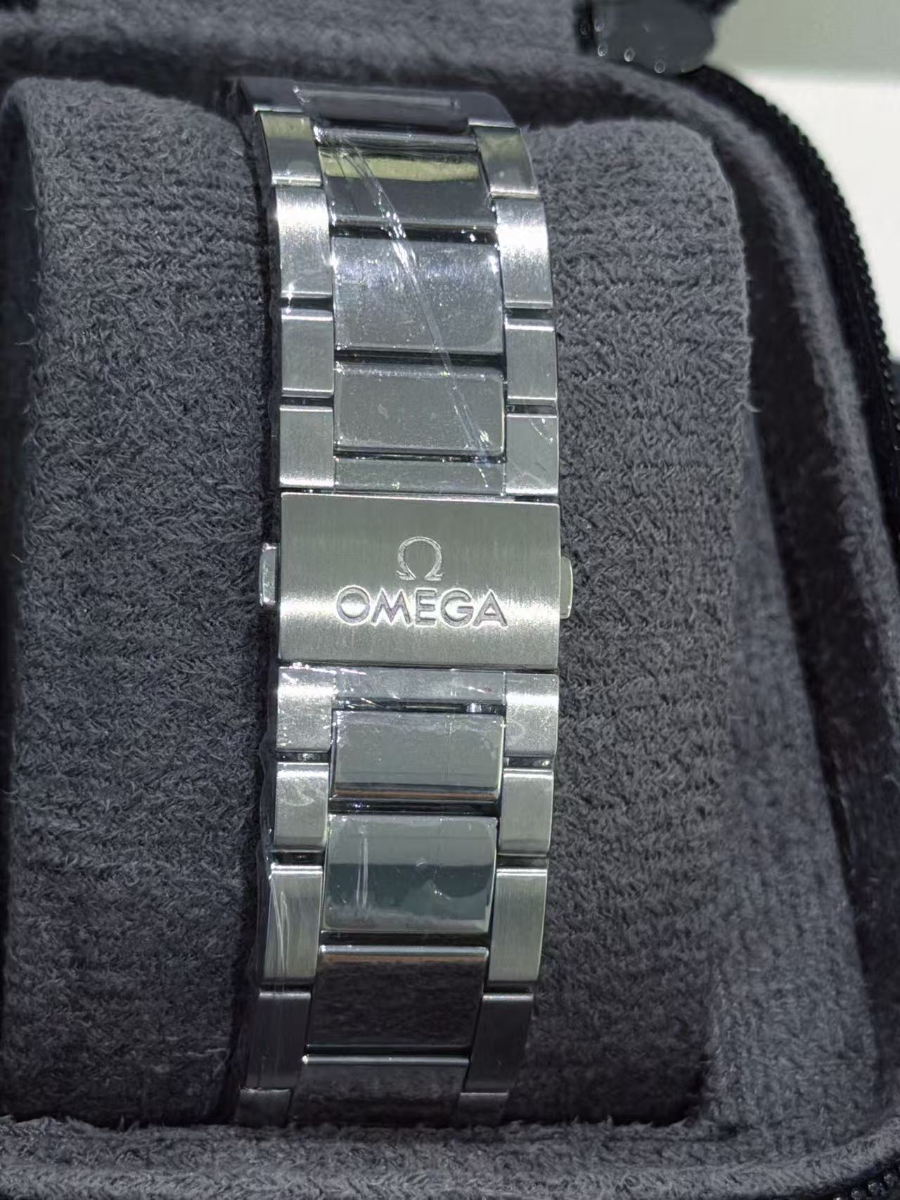 Omega 220.10.41.21.03.002 detail 3