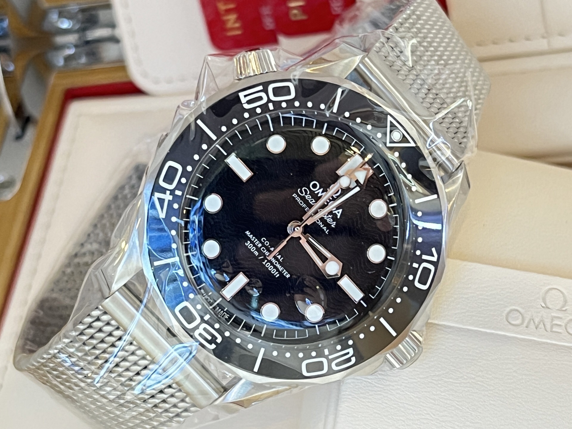 Omega 210.30.42.20.01.010 detail 3