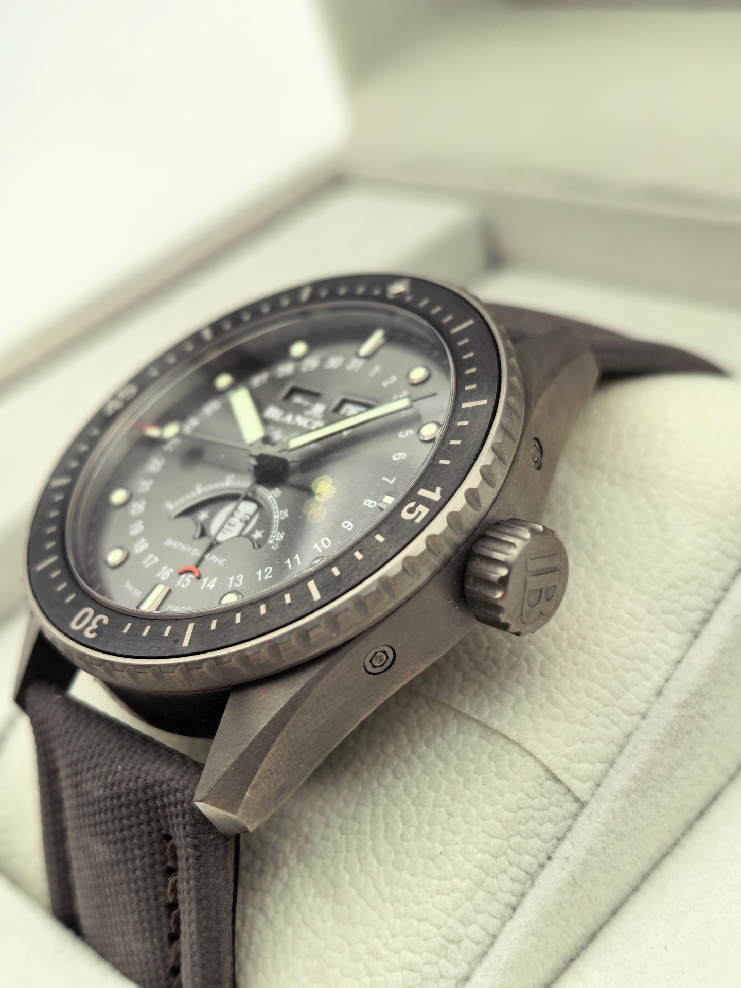 Blancpain 5054 1210 G52A detail 2
