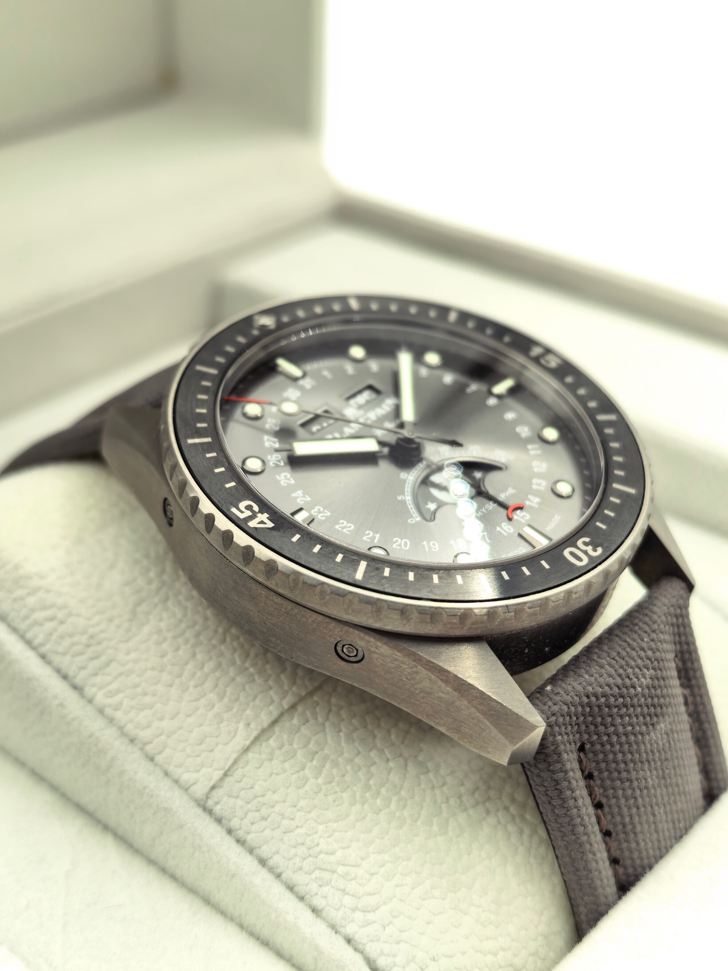 Blancpain 5054 1210 G52A detail 3