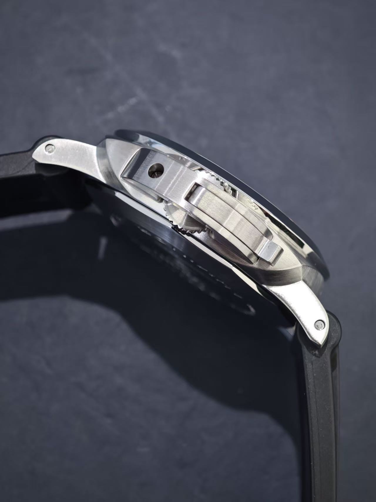 Panerai PAM01312 detail 1