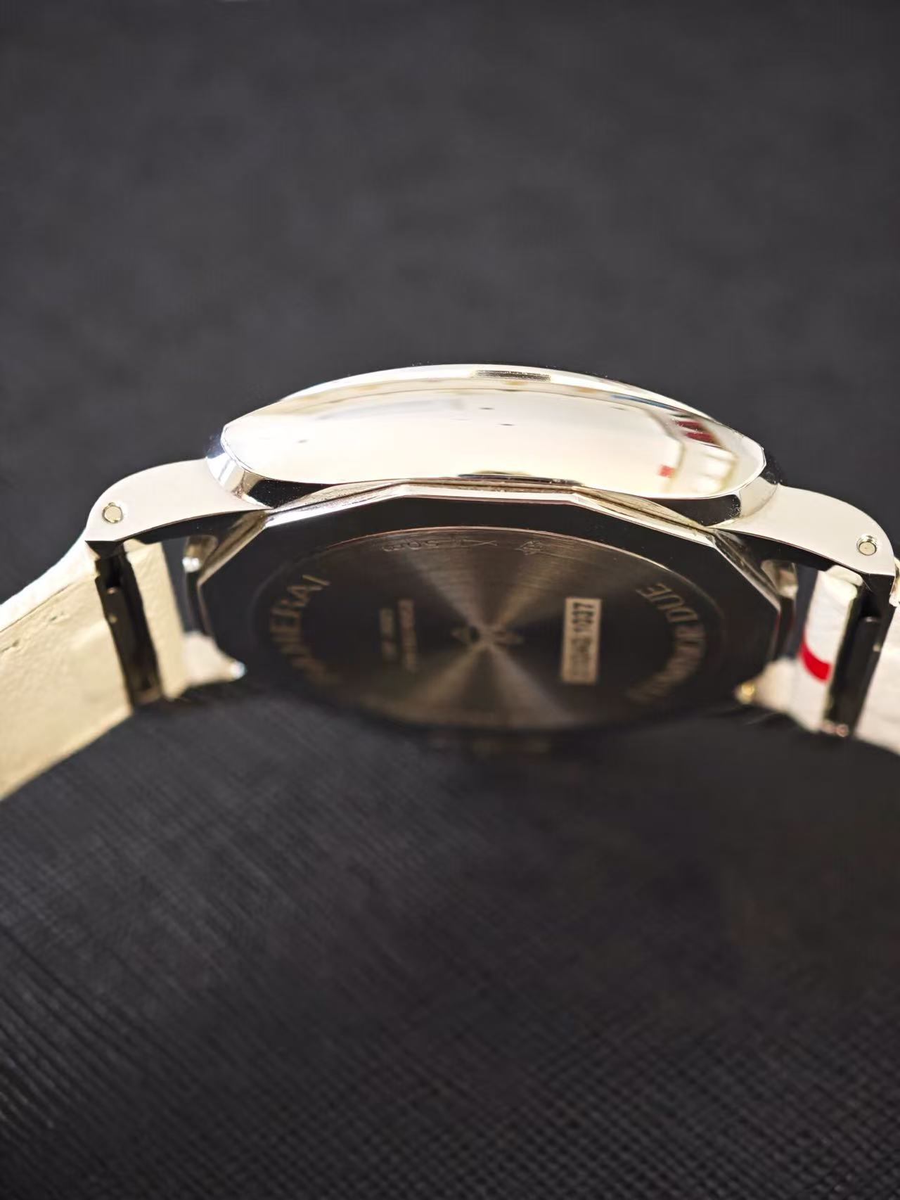 Panerai PAM01378 detail 1