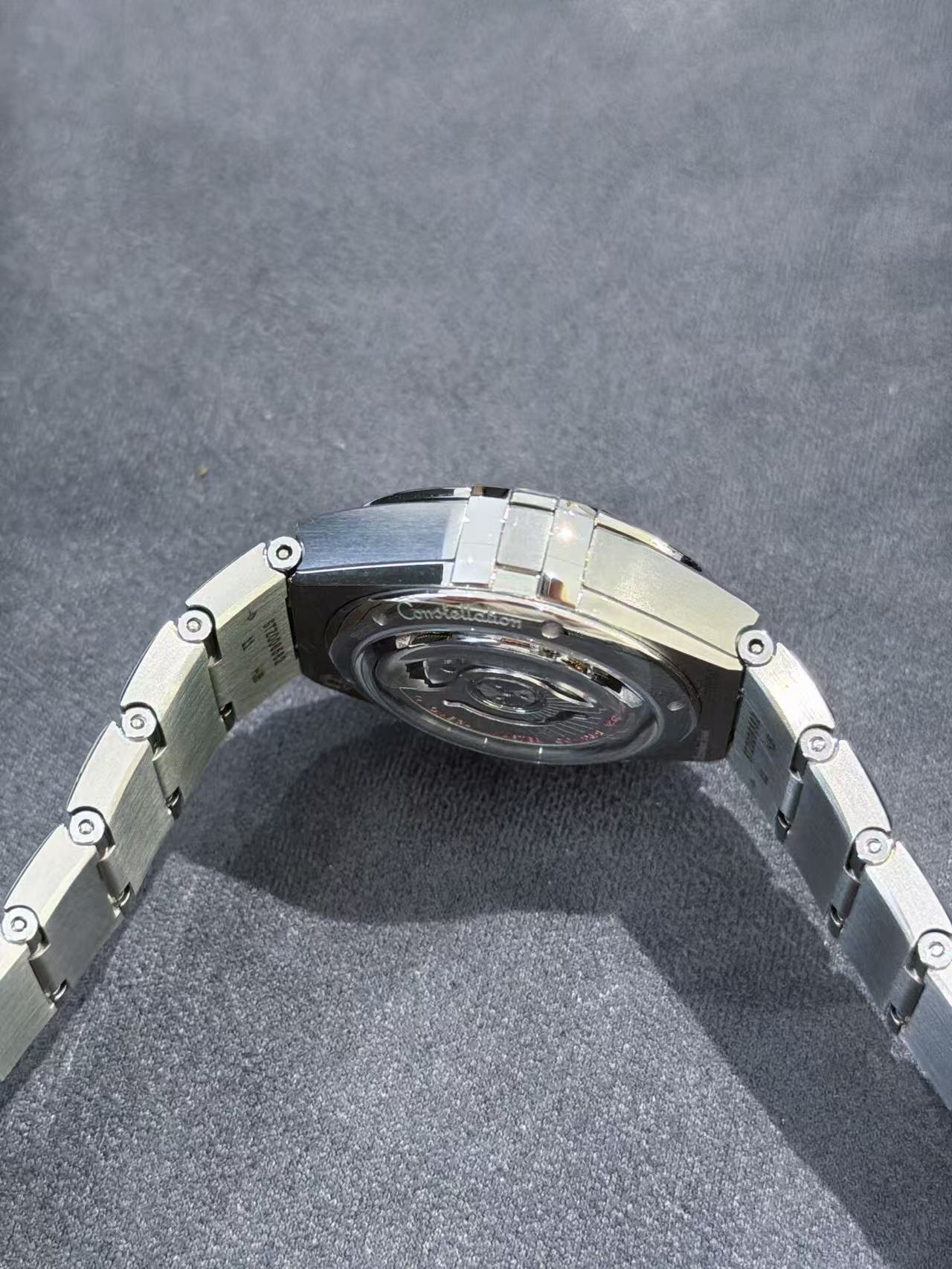 Omega 131.15.29.20.53.001 detail 1