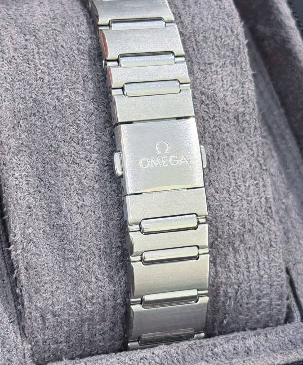 Omega 131.15.29.20.53.001 detail 3
