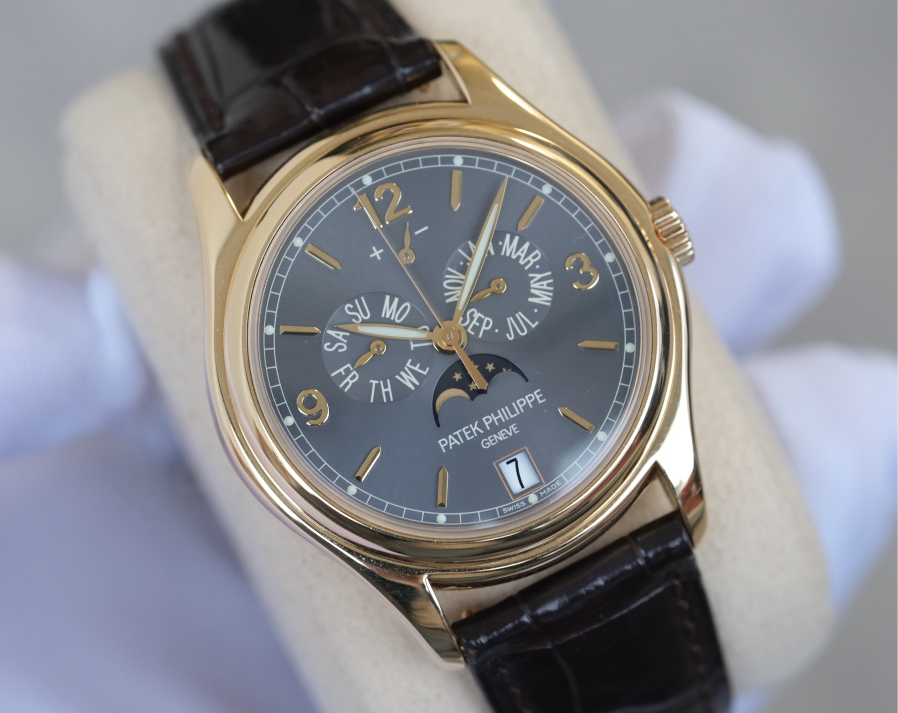 Patek Philippe 5146J-010 detail 1
