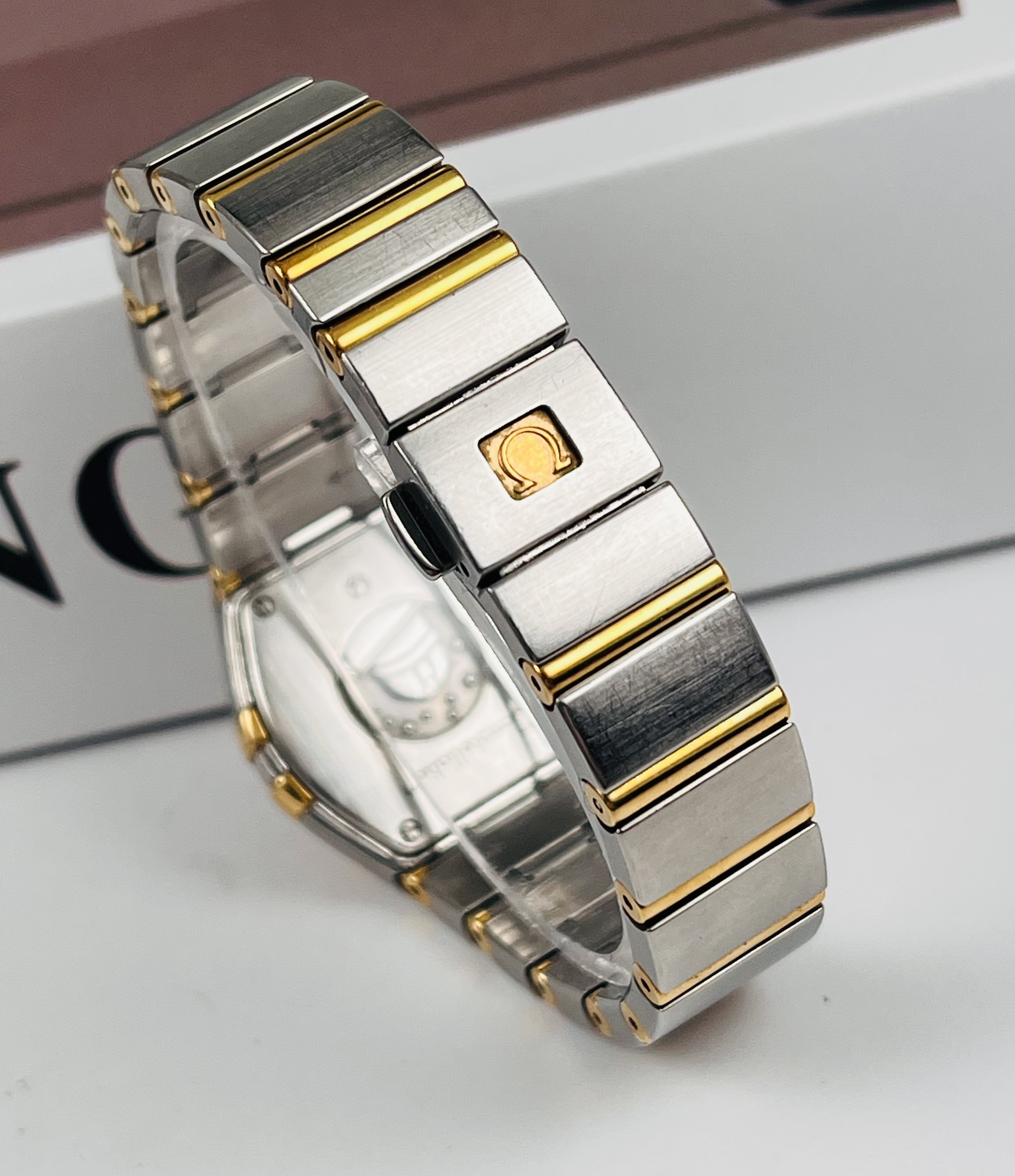 Omega 123.20.24.60.55.002 detail 6