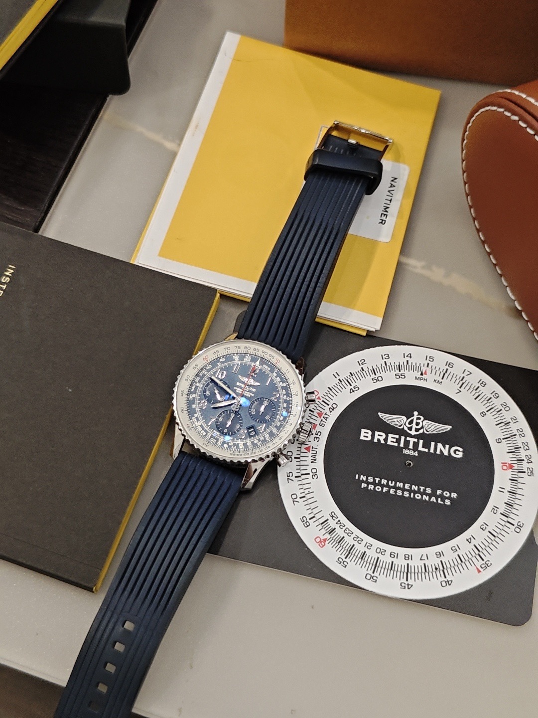 Breitling AB0121C4_C920_211S detail 3
