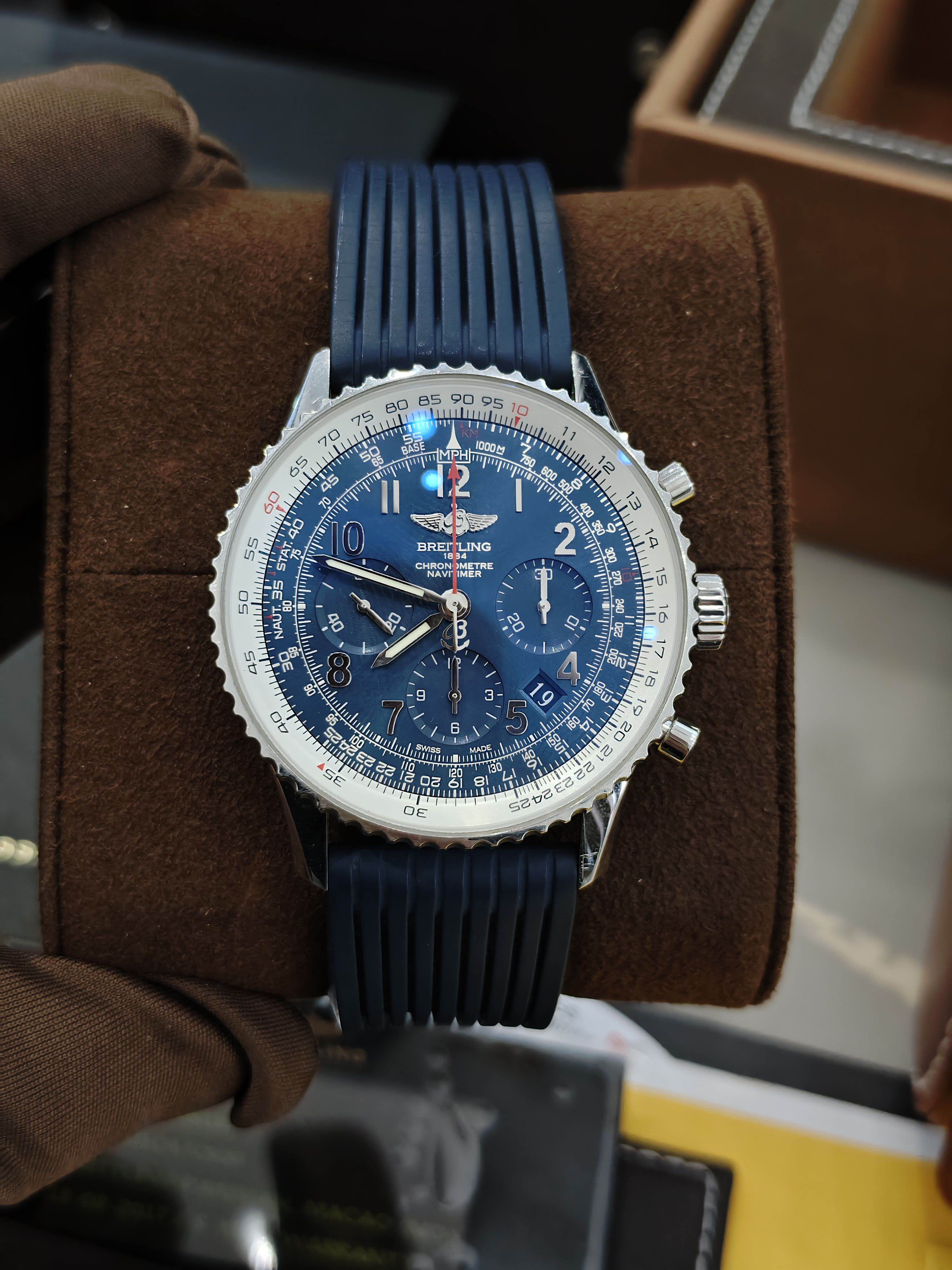 Breitling AB0121C4_C920_211S detail 1