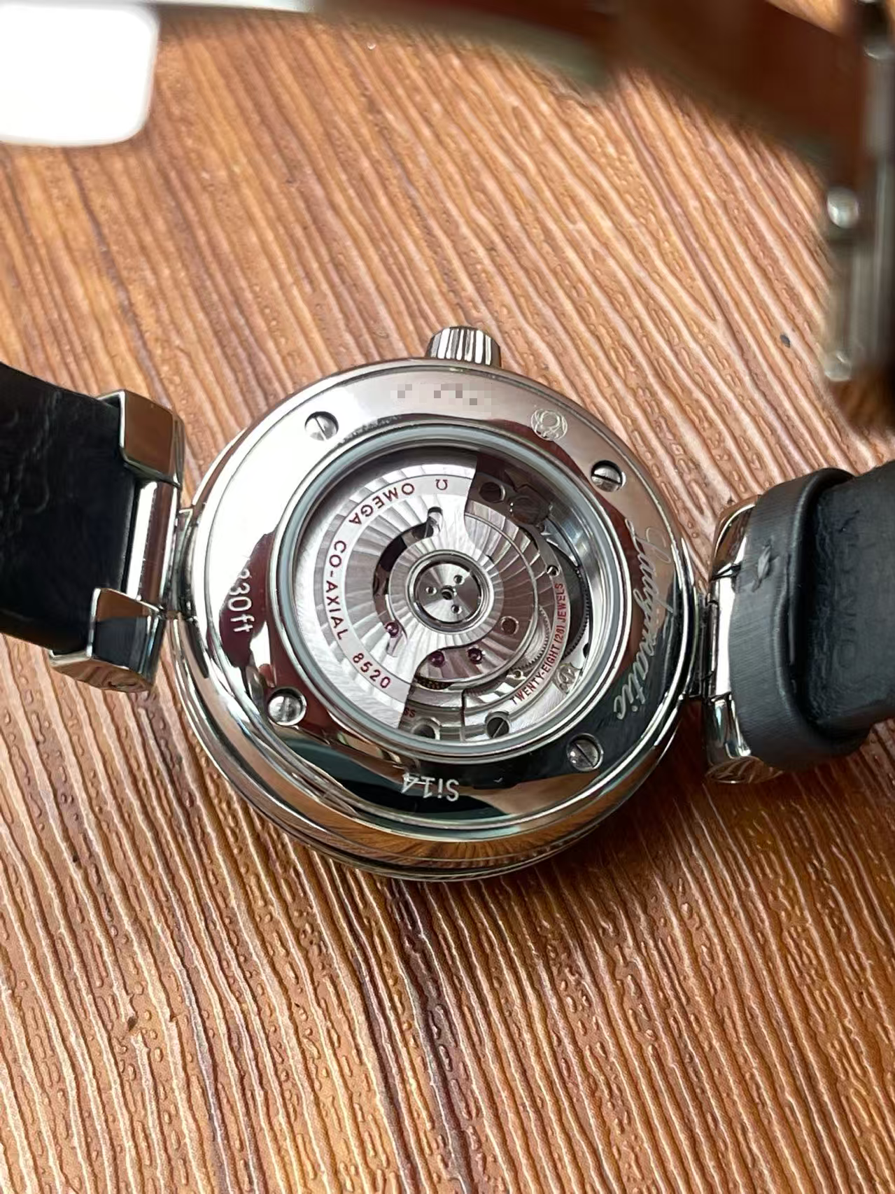 Omega 425.32.34.20.57.004 detail 4