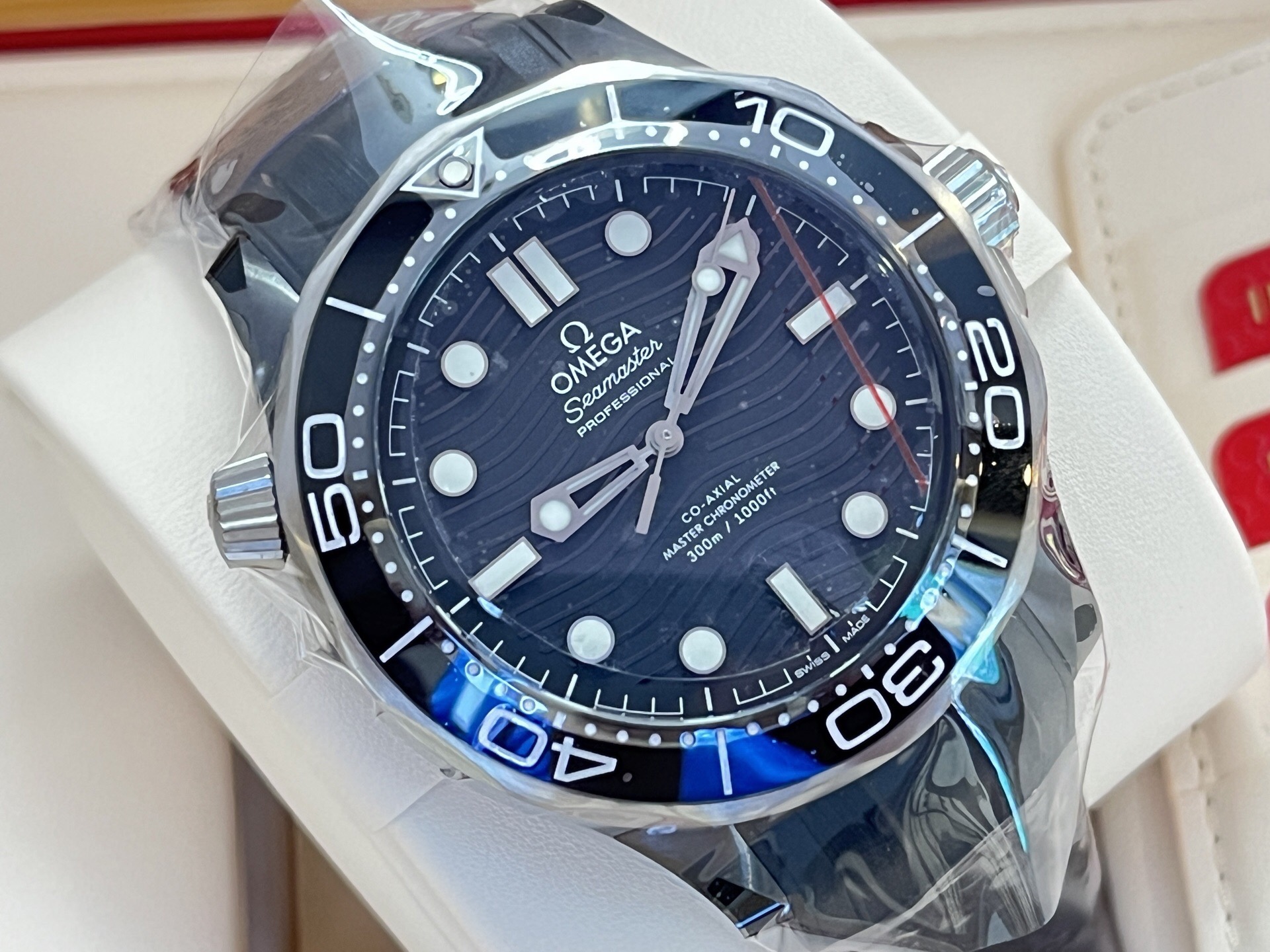 Omega 210.92.44.20.01.001 detail 5