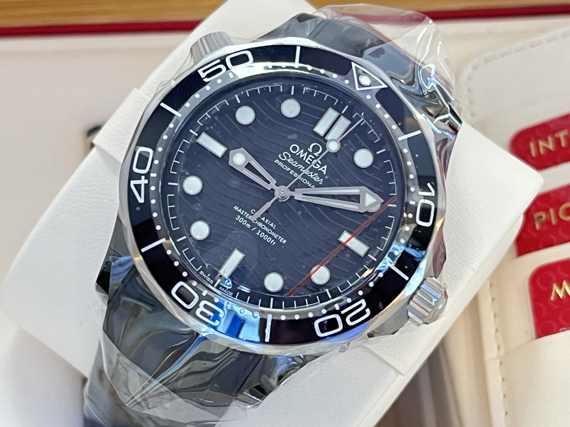 Omega 210.92.44.20.01.001 detail 6