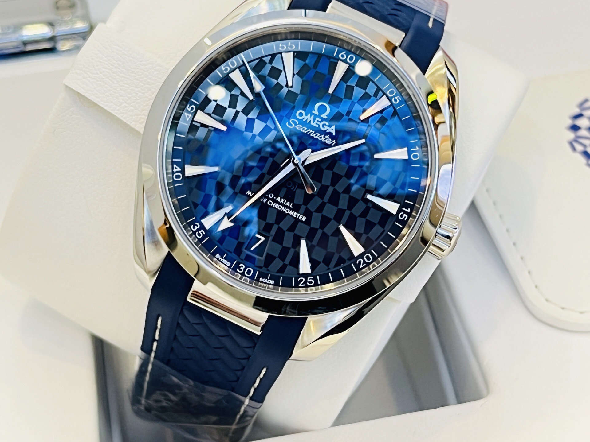 Omega 522.12.41.21.03.001 detail 1