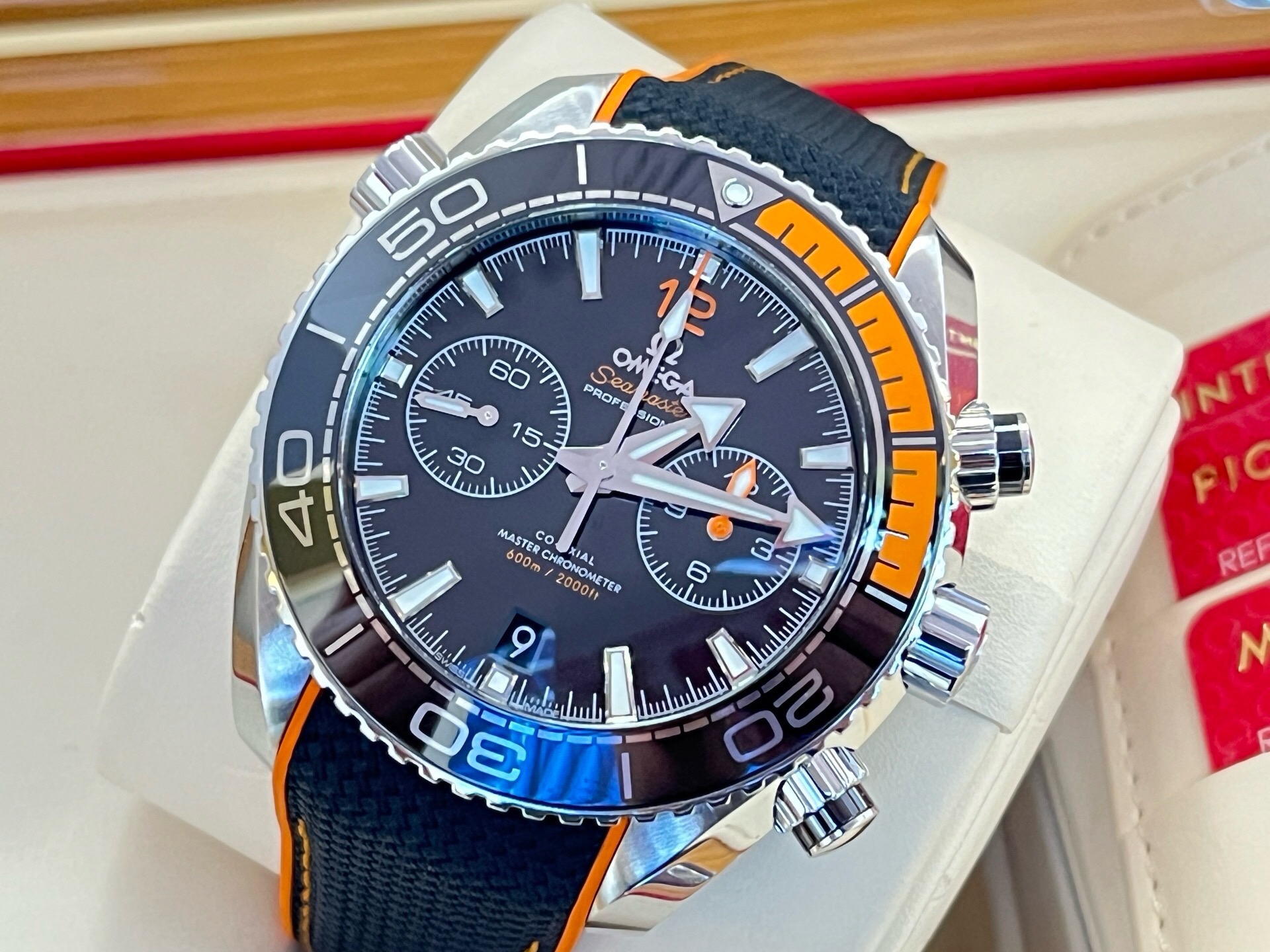 Omega 215.32.46.51.01.001 detail 6