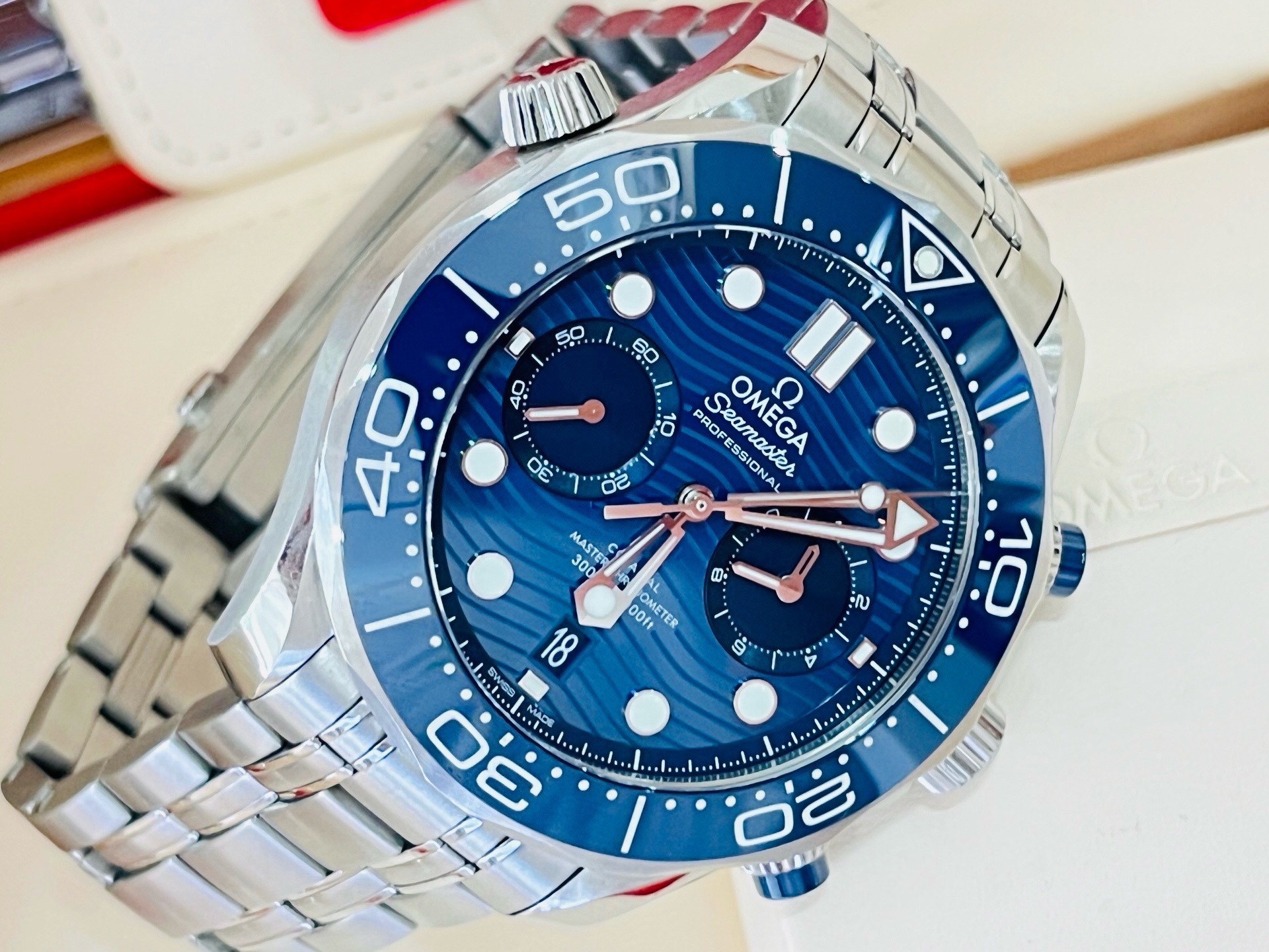 Omega 210.30.44.51.03.001 detail 3