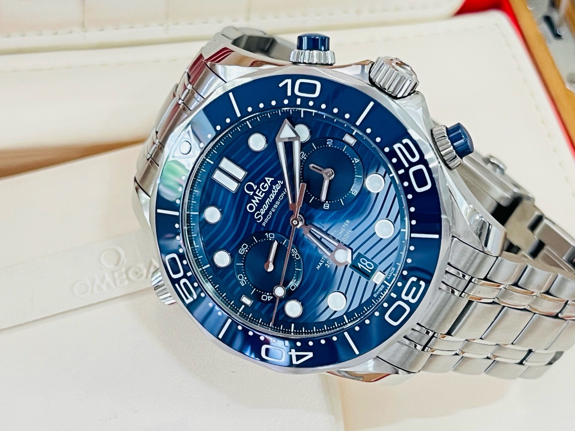 Omega 210.30.44.51.03.001 detail 4