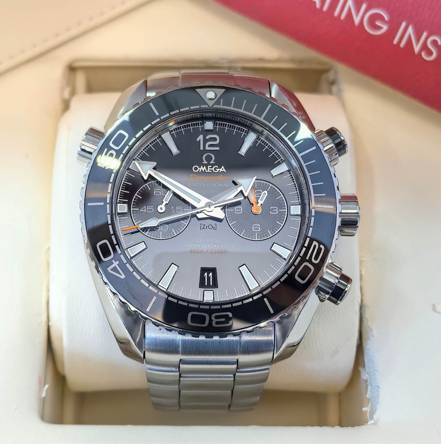 Omega 215.30.46.51.01.001 detail 2
