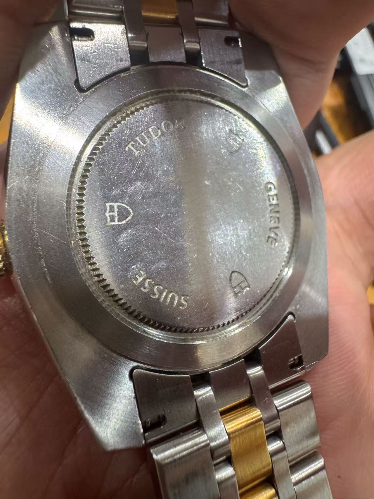 Tudor M23013-0023 detail 1