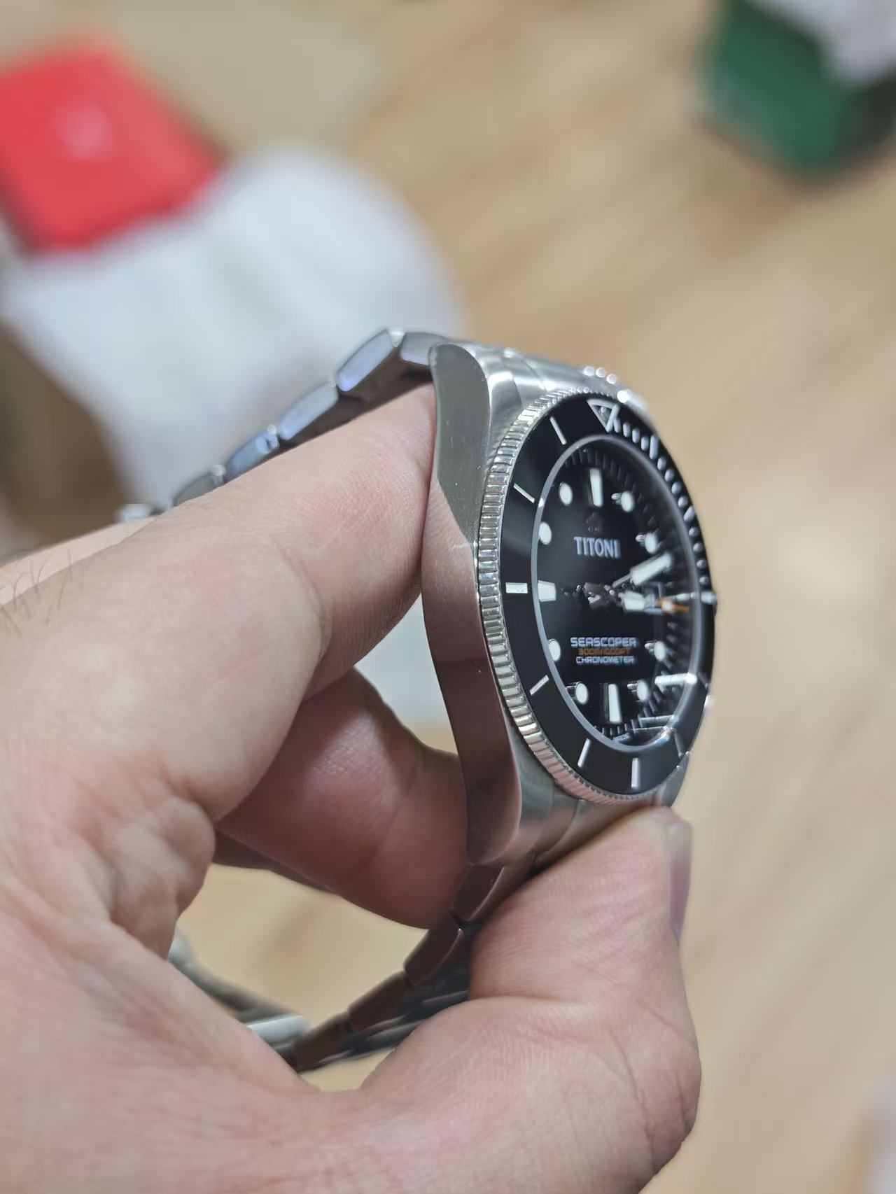 TITONI 83300S-BK-702 detail 2