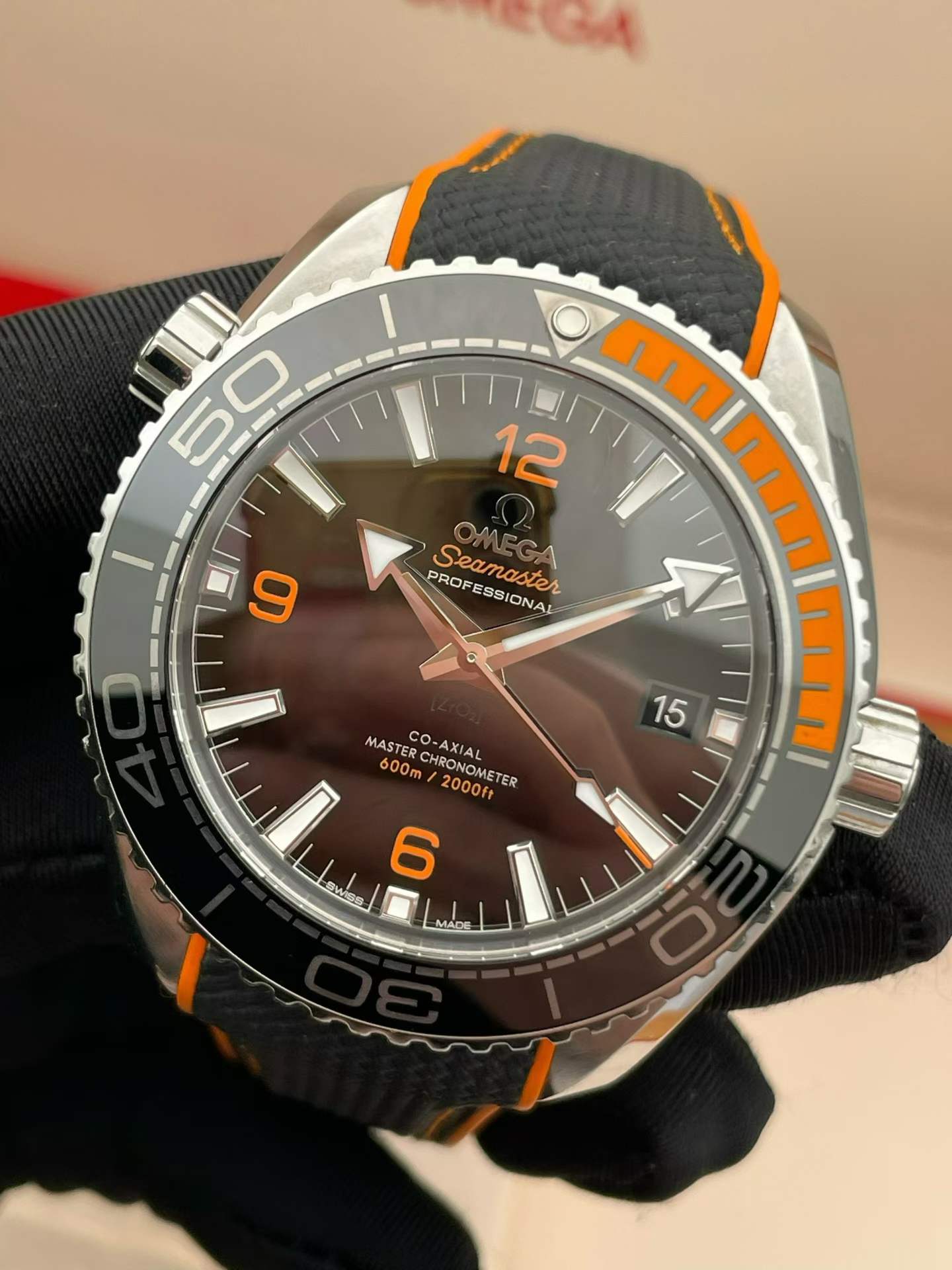 Omega 215.32.44.21.01.001 detail 2