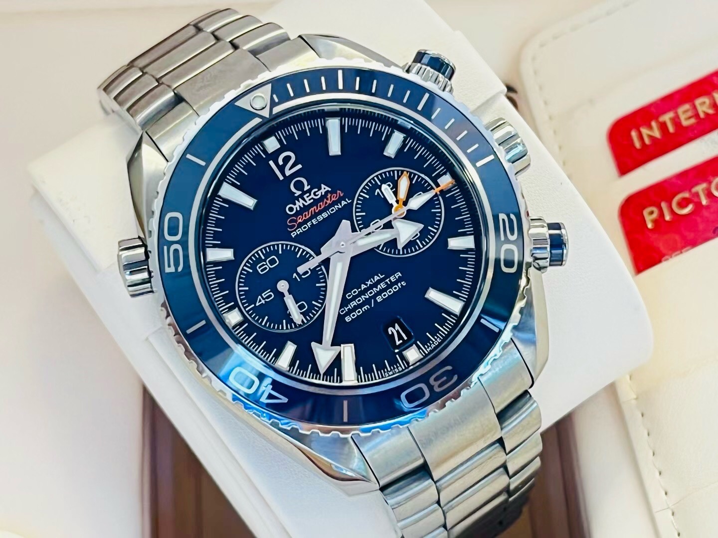 Omega 232.90.46.51.03.001 detail 2