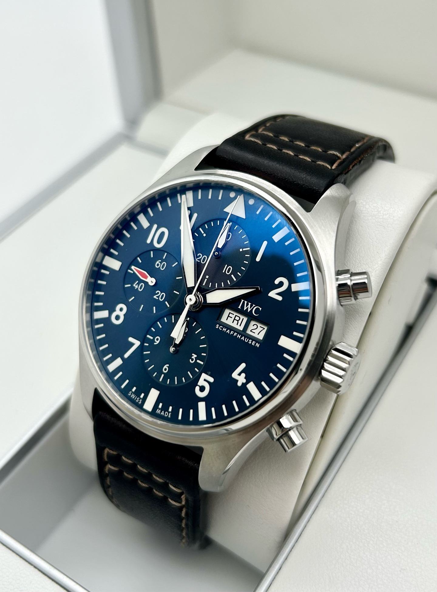 IWC 377714 detail 2
