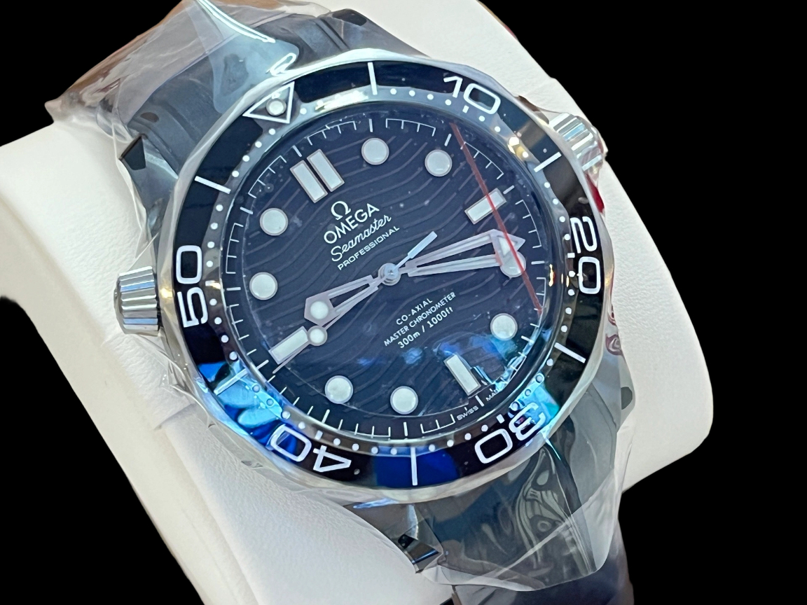 Omega 210.92.44.20.01.001