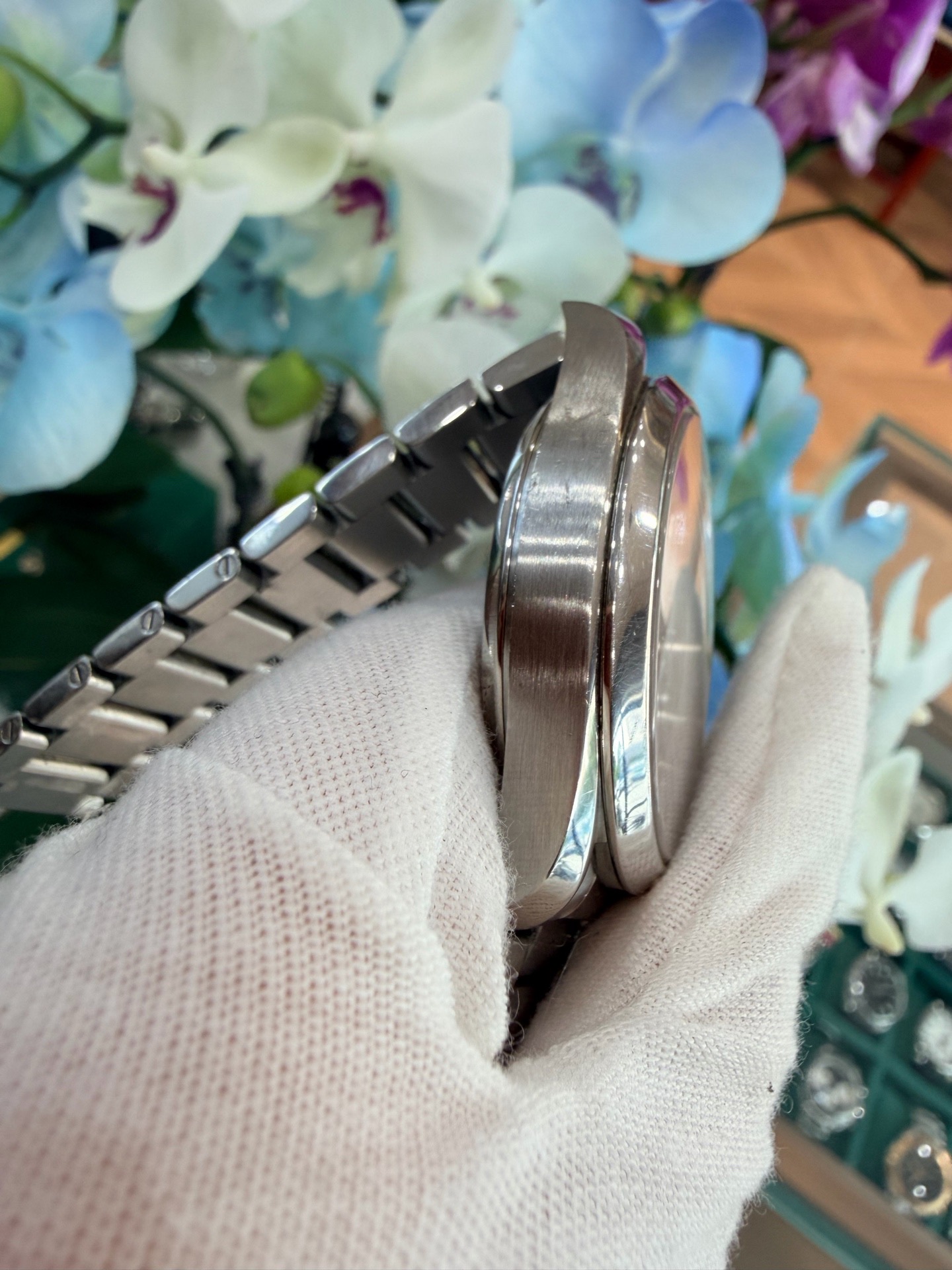 Omega 220.10.41.21.03.001 detail 2