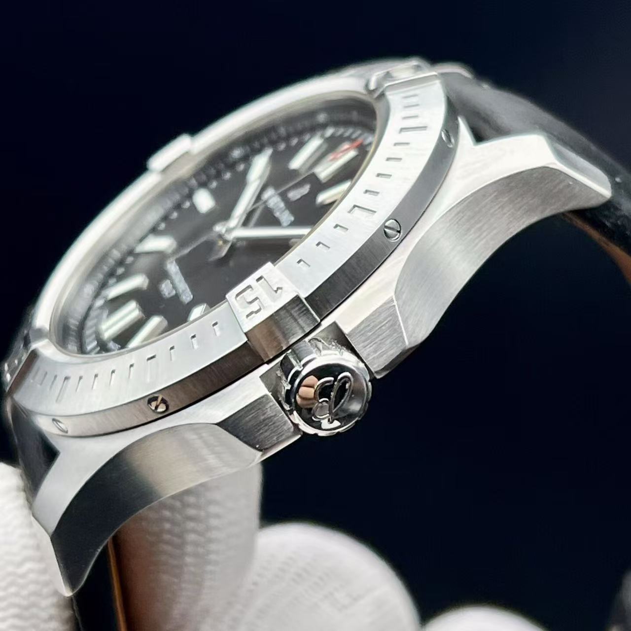Breitling A17388101B1X1 detail 3