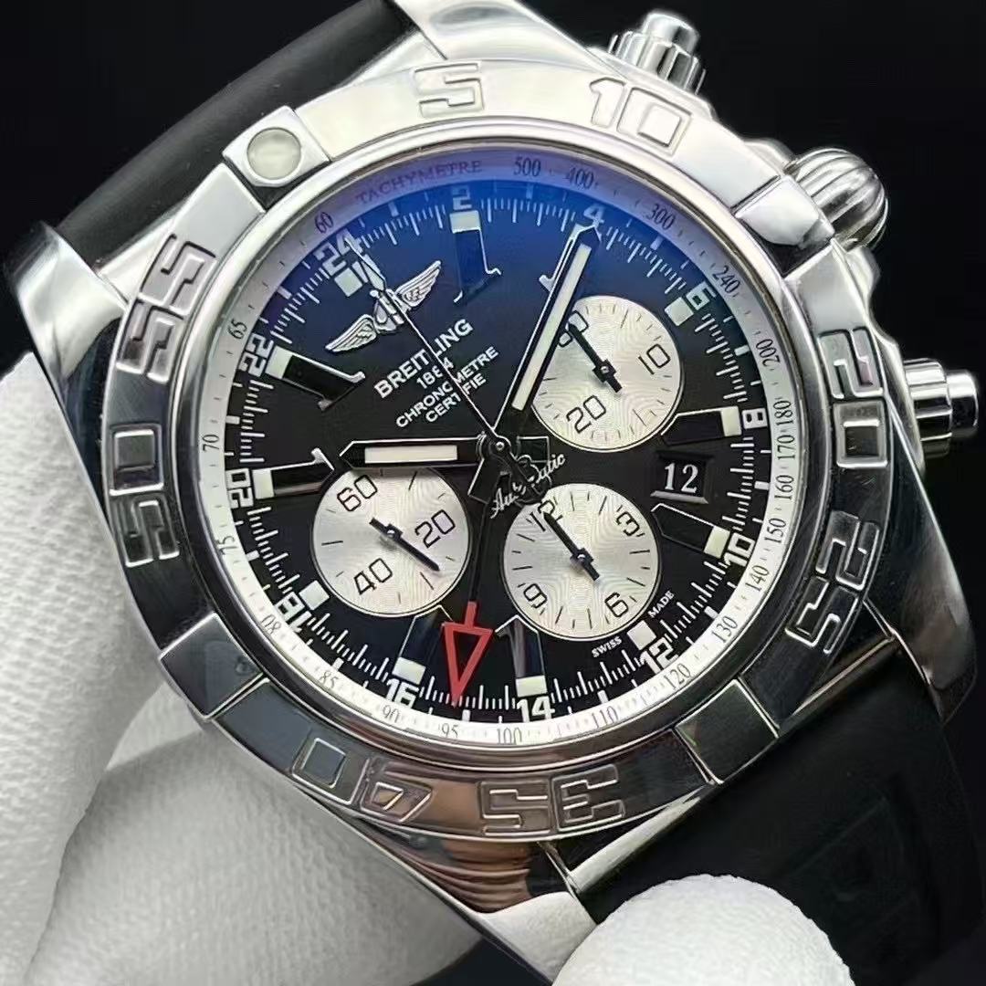Breitling AB041012 detail 2