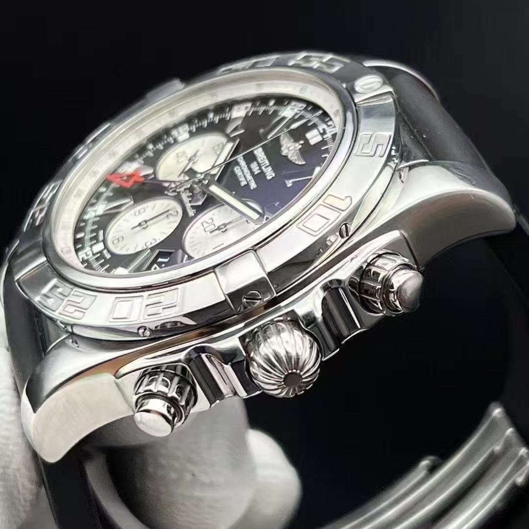 Breitling AB041012 detail 3