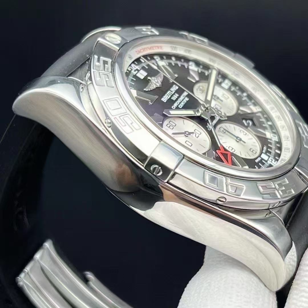 Breitling AB041012 detail 4