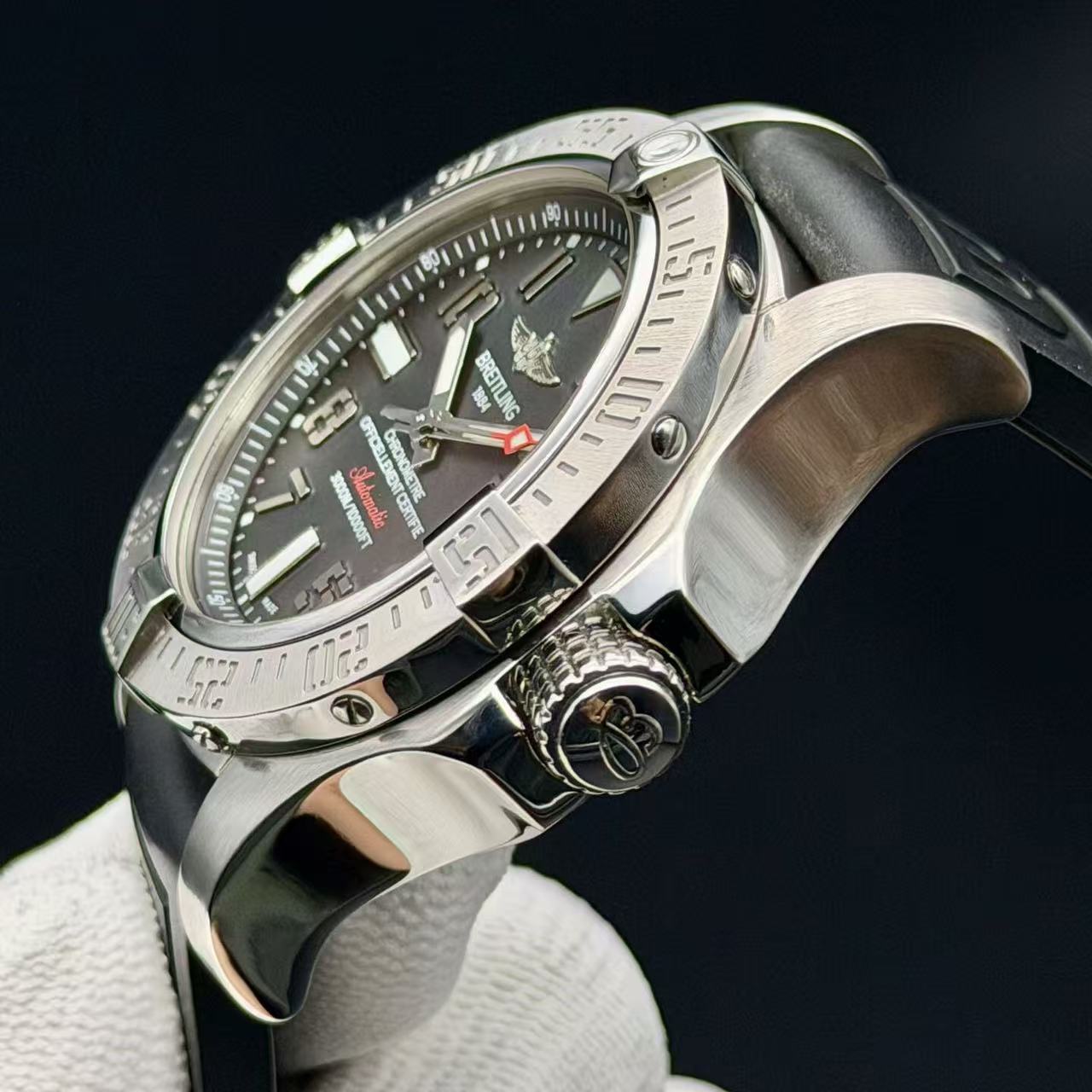 Breitling A173301101B1S2 detail 3