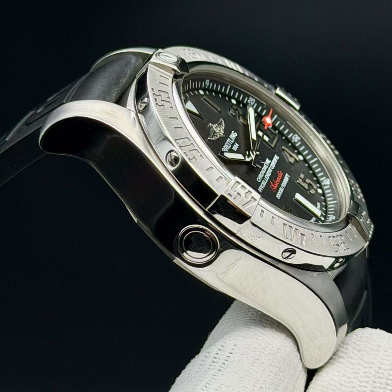 Breitling A173301101B1S2 detail 4
