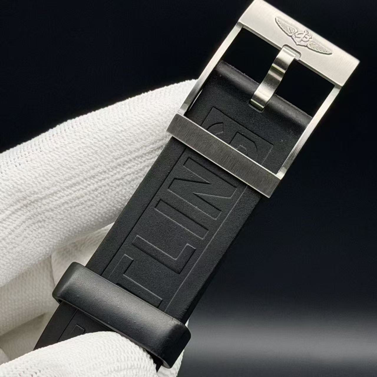 Breitling A173301101B1S2 detail 6