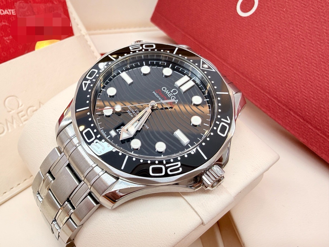 Omega 210.30.42.20.01.001 detail 2