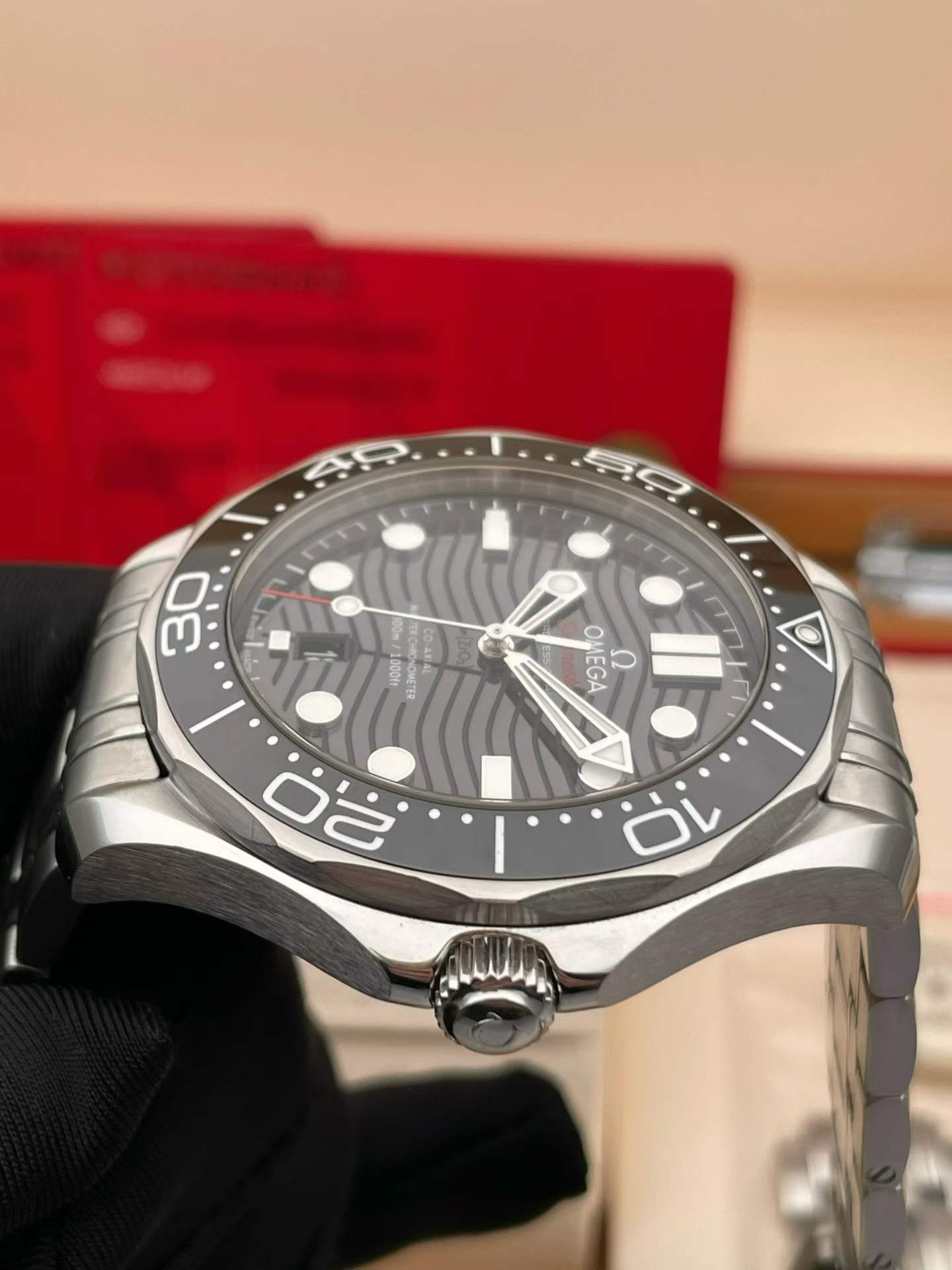 Omega 210.30.42.20.01.001 detail 2