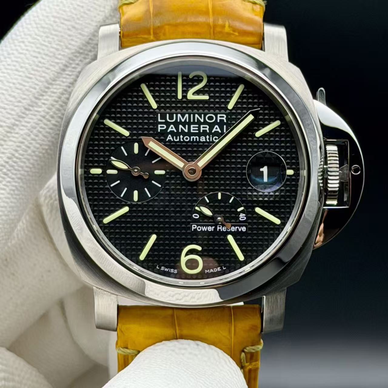 Panerai PAM00241 detail 1