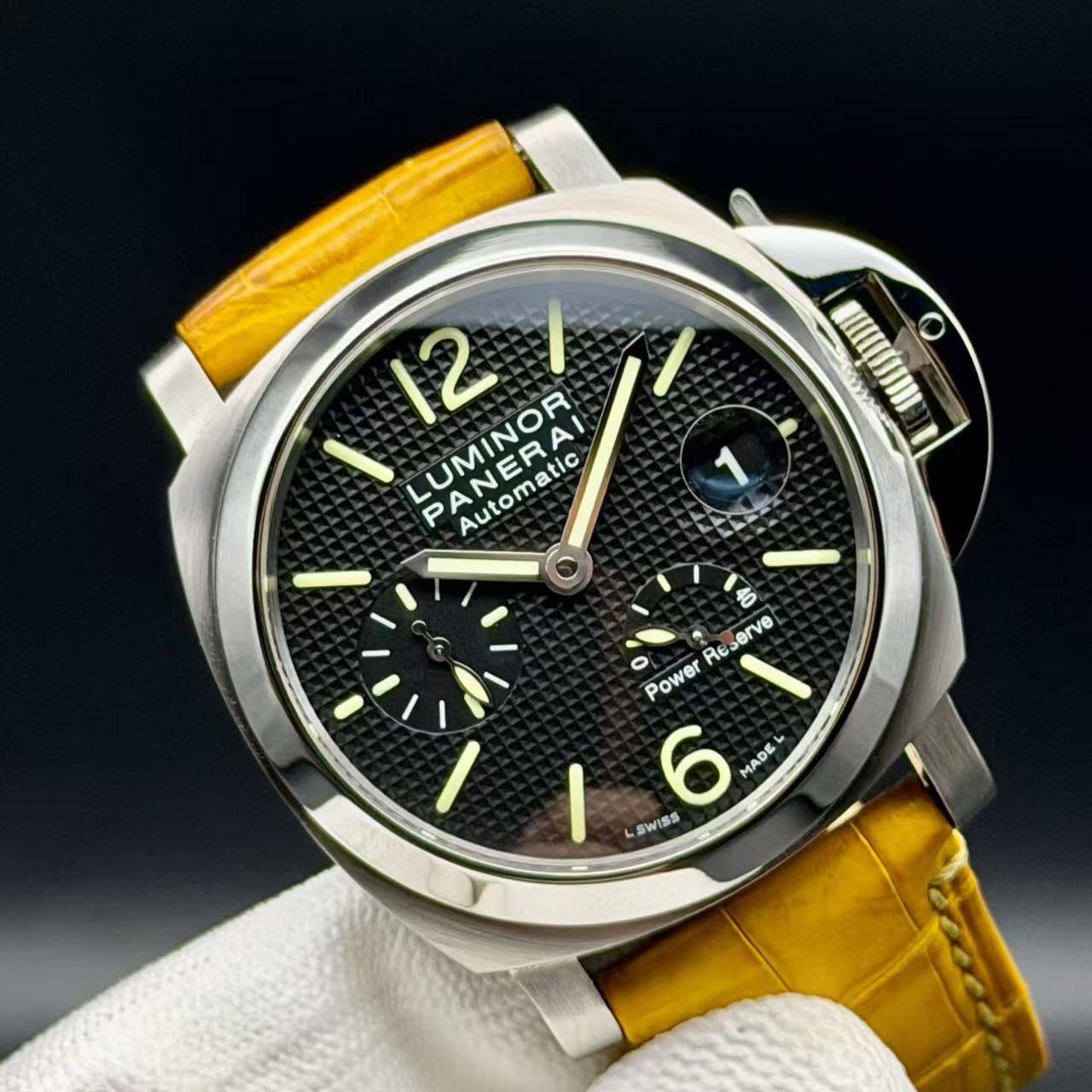 Panerai PAM00241 detail 2