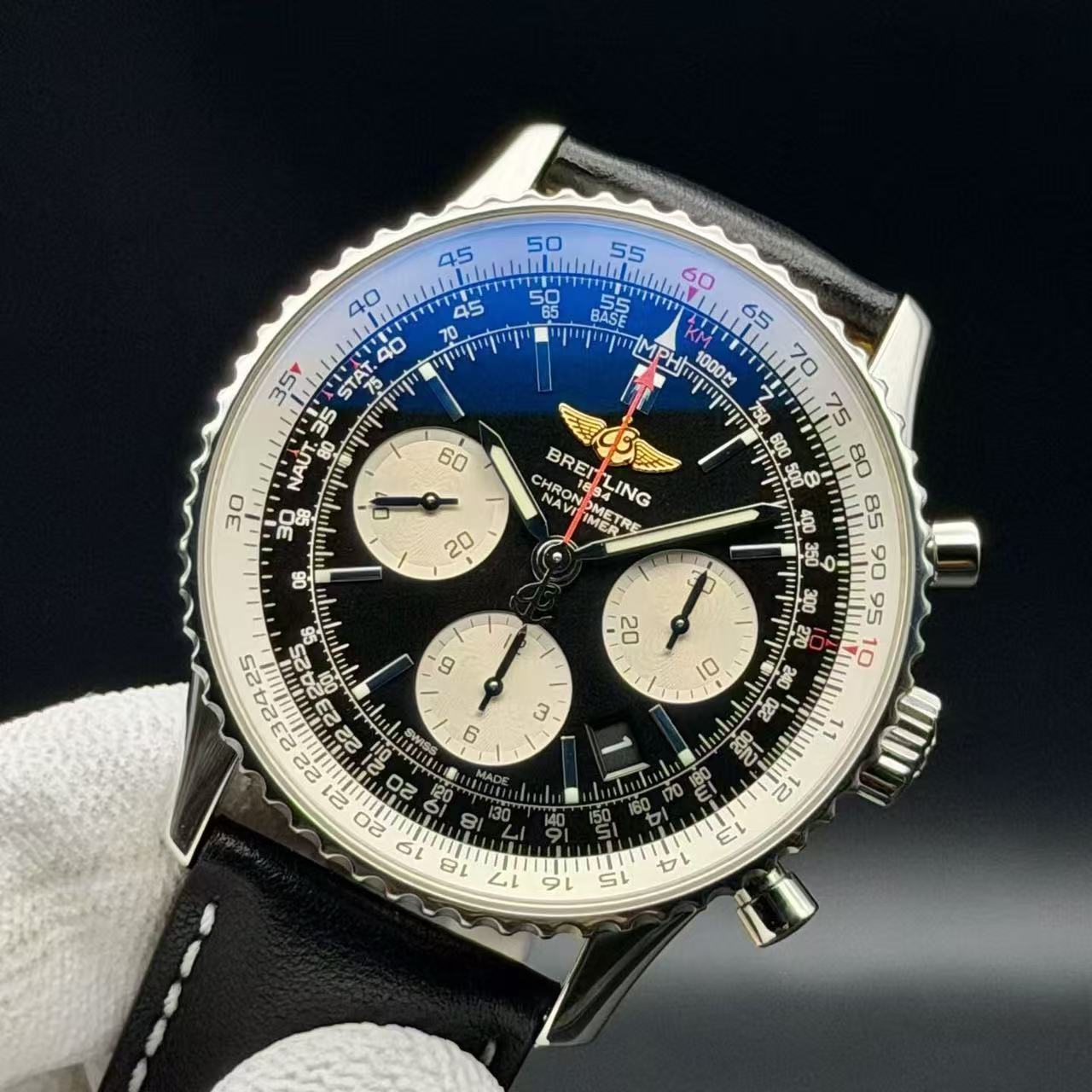 Breitling AB012012 detail 1