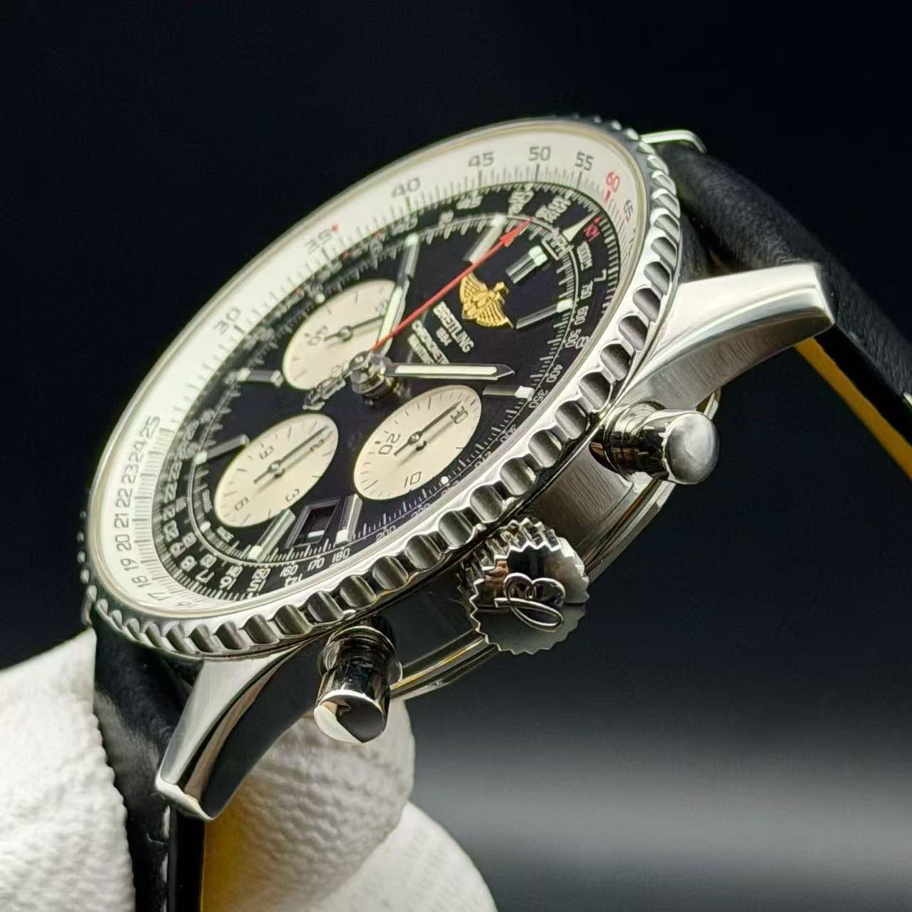 Breitling AB012012 detail 3