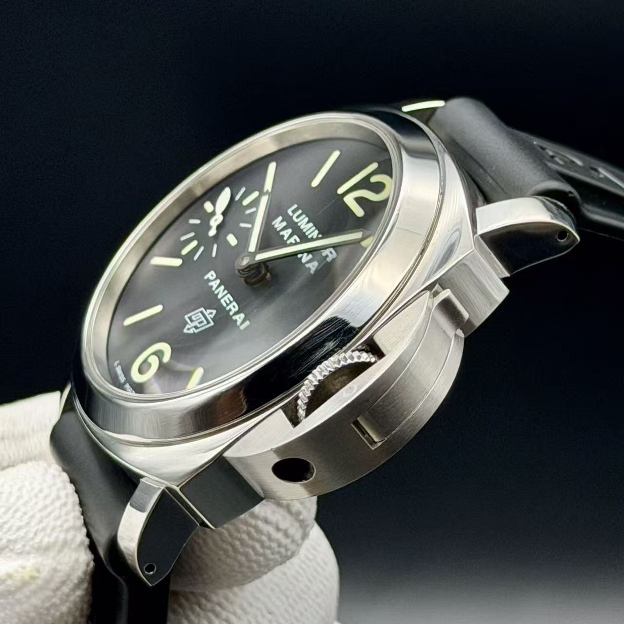 Panerai PAM01005 detail 3