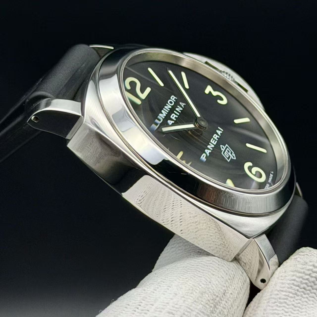 Panerai PAM01005 detail 4