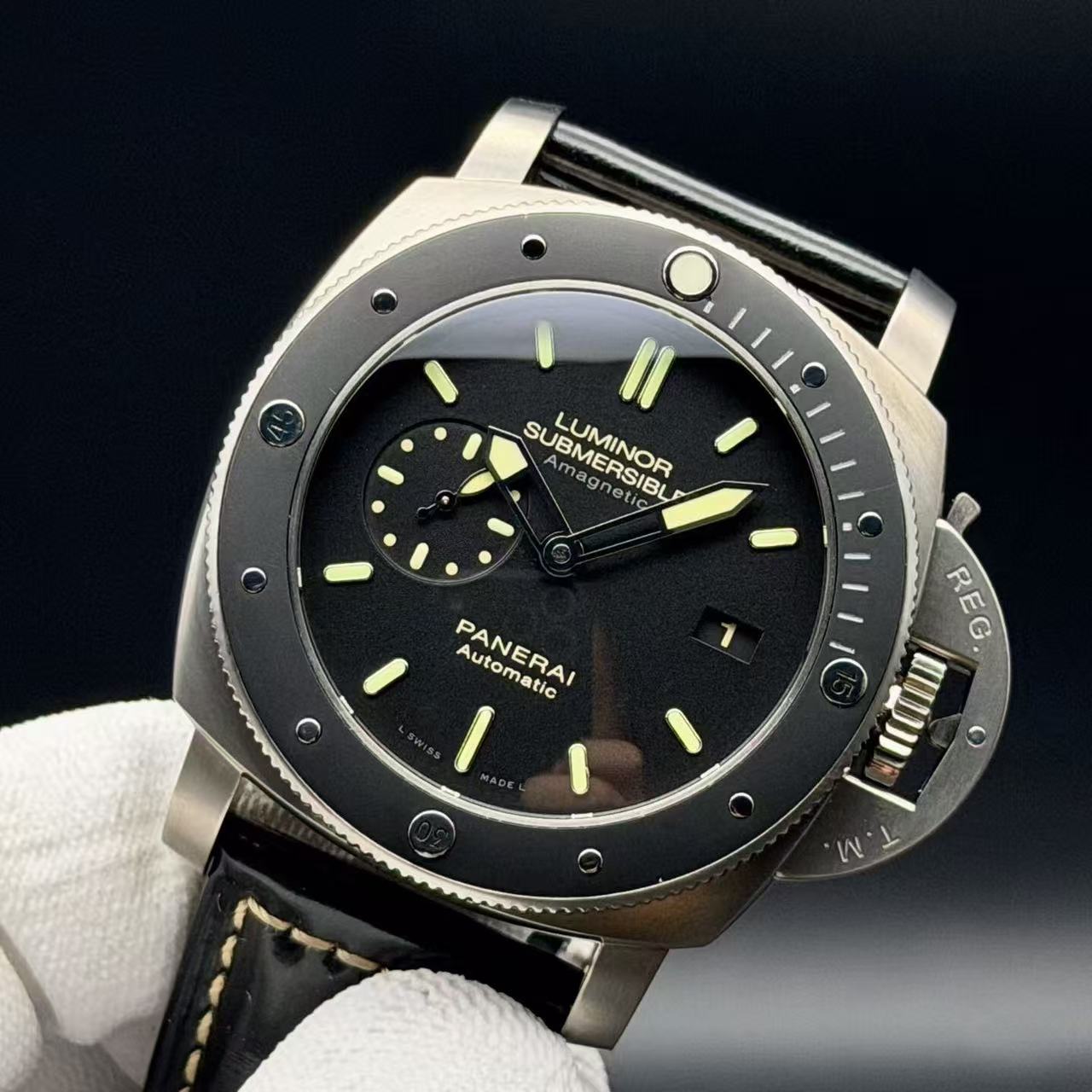 Panerai PAM00389 detail 1