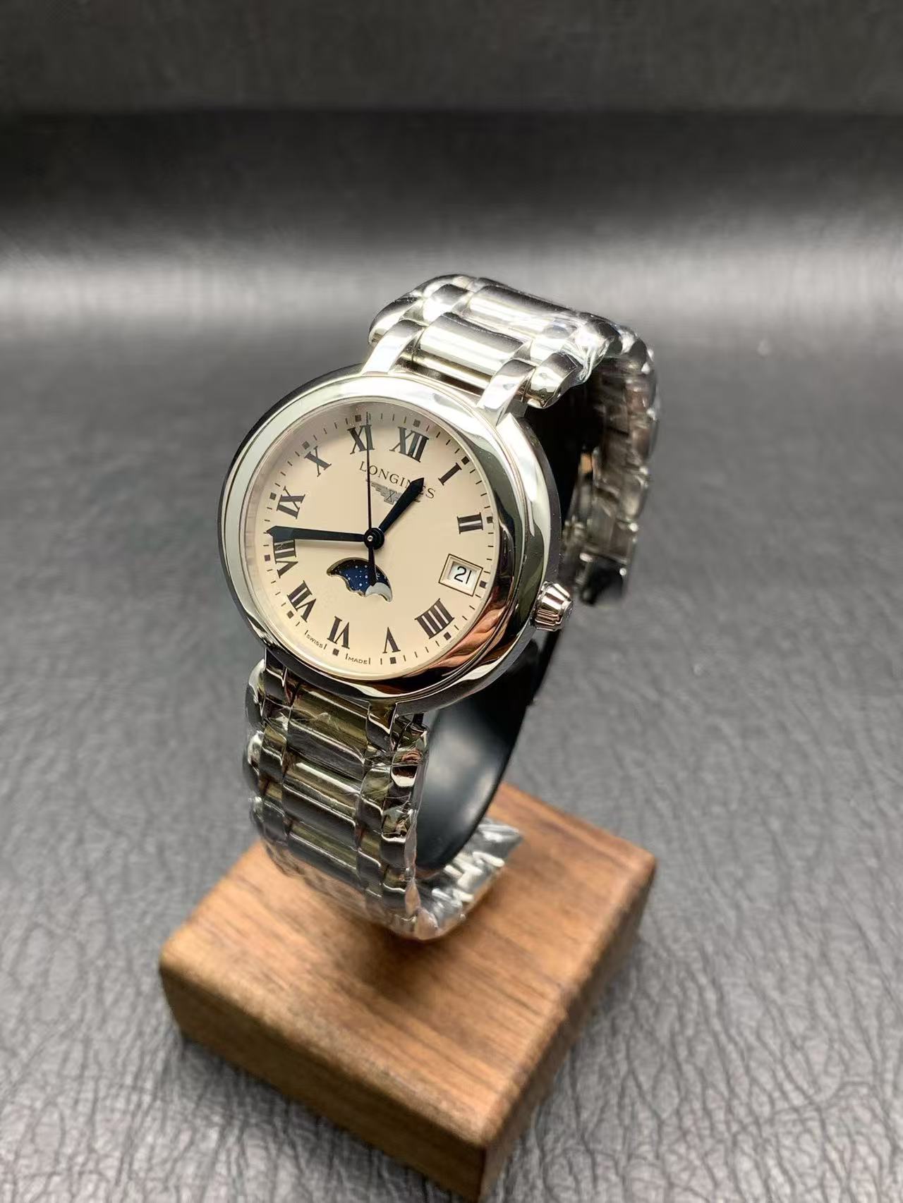 Longines L8.116.4.71.6 detail 1
