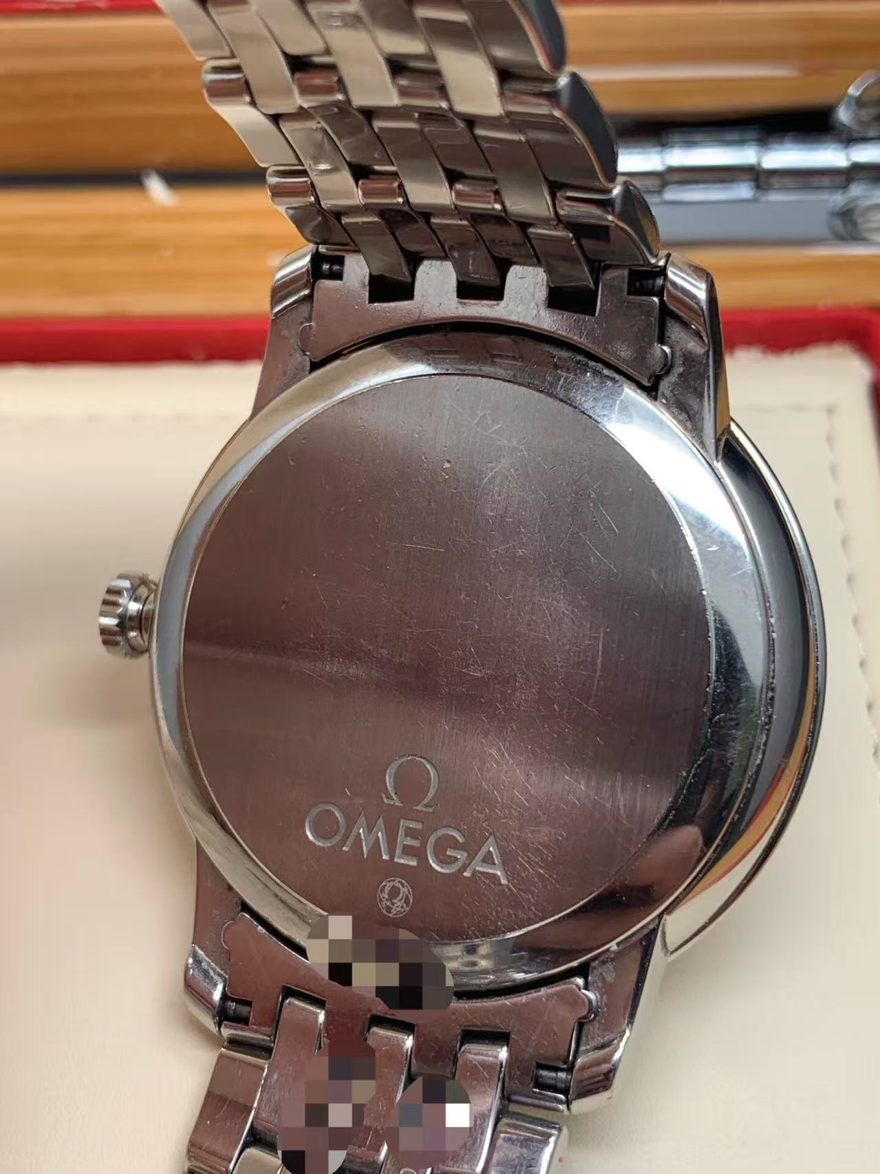 Omega 424.10.40.20.03.001 detail 1
