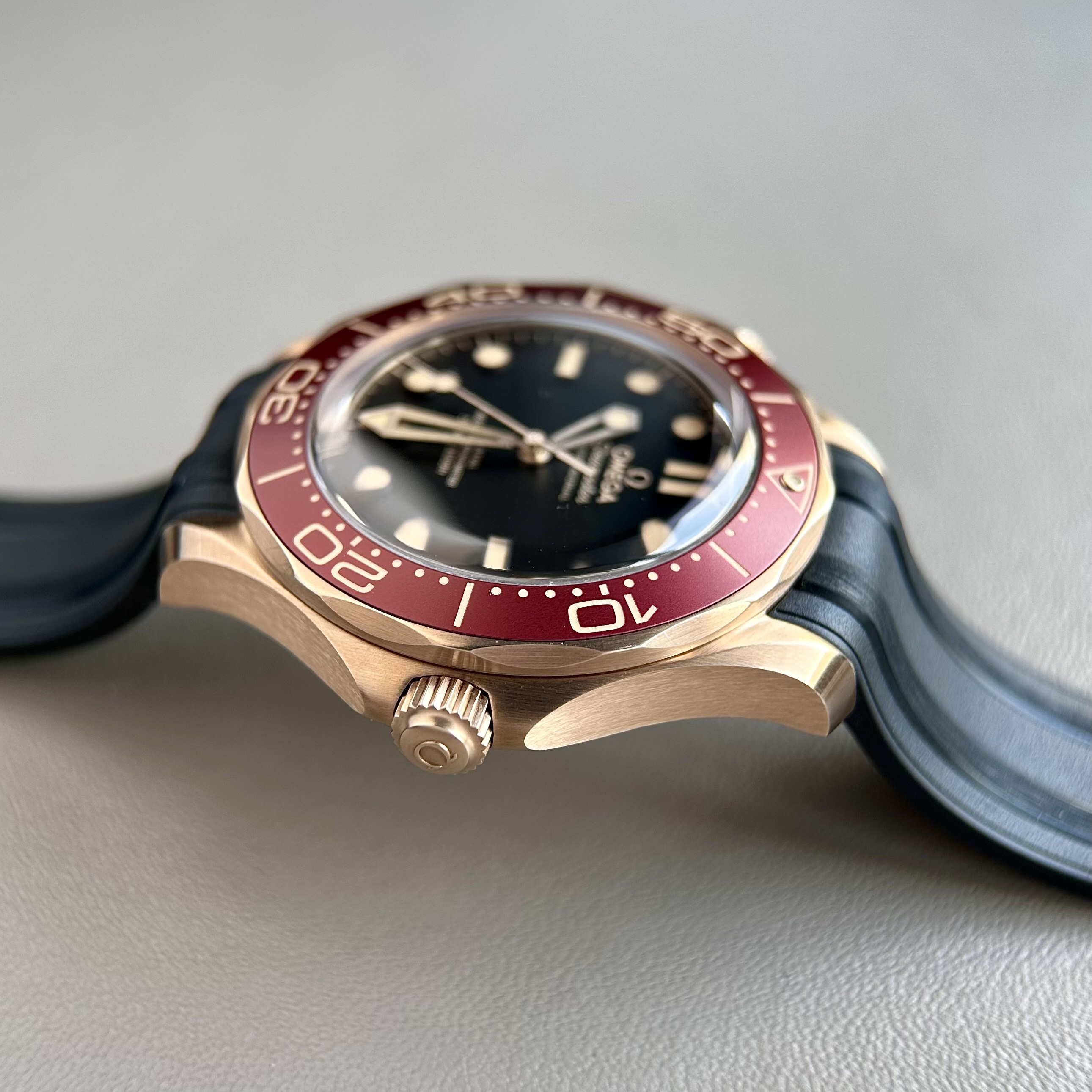 Omega 210.92.42.20.01.003 detail 8