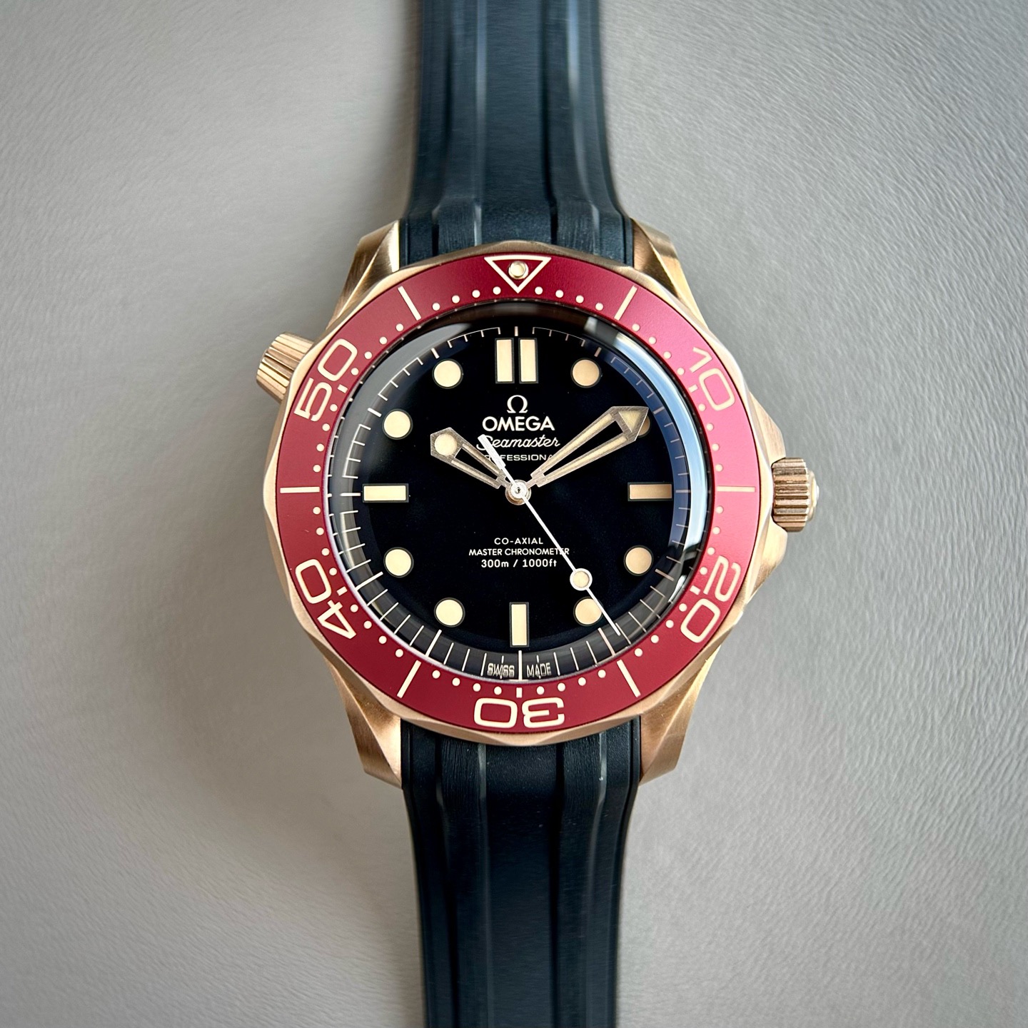 Omega 210.92.42.20.01.003 detail 6