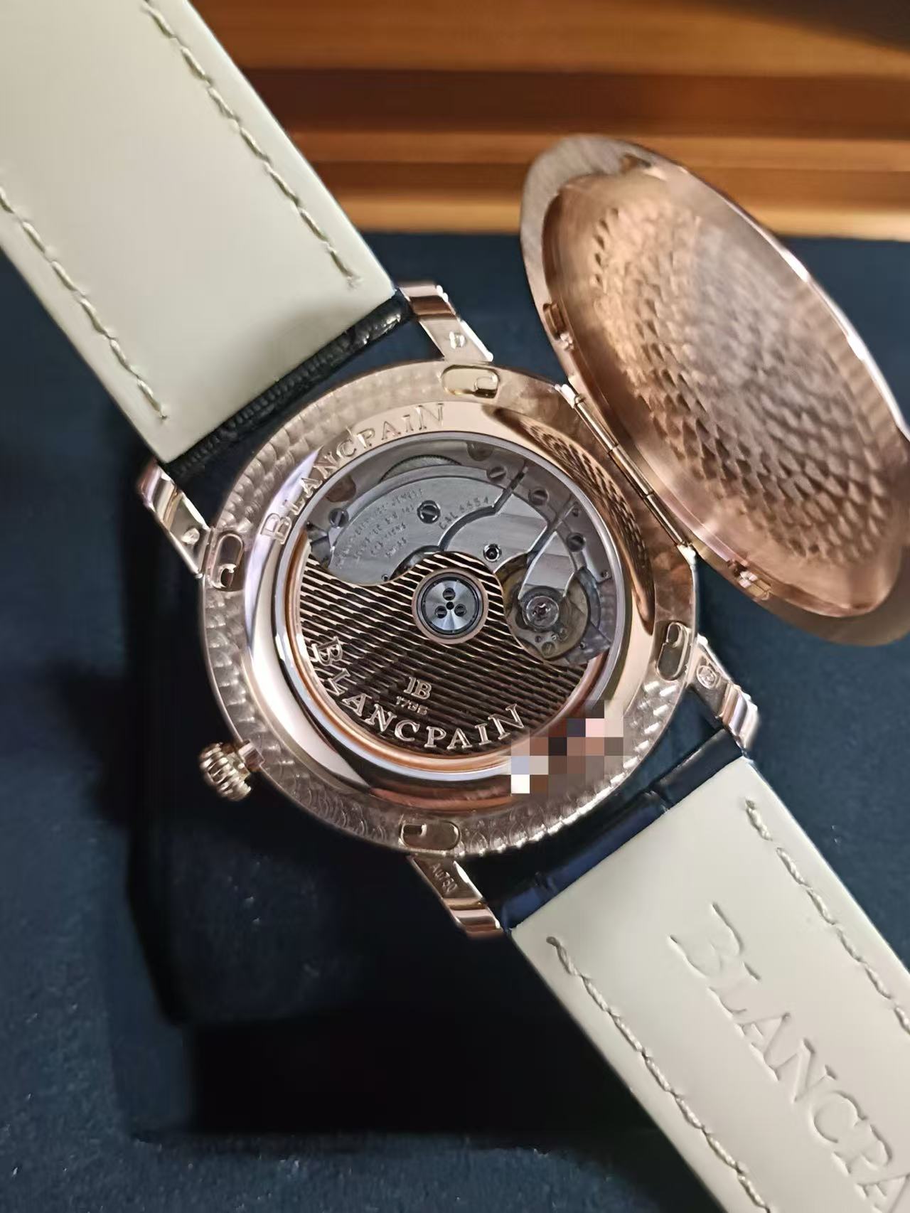 Blancpain 6664-3642-55B detail 3