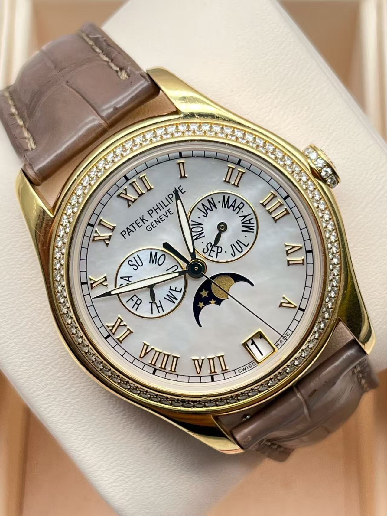 Patek Philippe 4936J-001 detail 1
